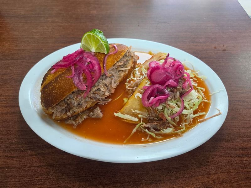 Tortas Ahogadas Las Originales, San Fernando, CA