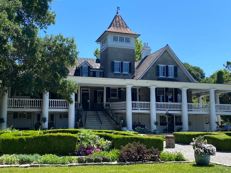 Touring the Historic Plantation House Touring the Historic Plantation House