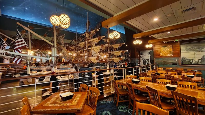 Under-the-Sea Decor on a Grand Scale Under-the-Sea Decor on a Grand Scale