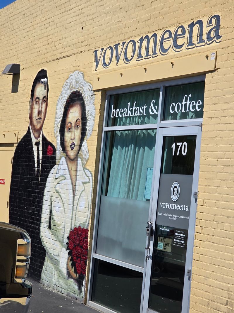 Vovomeena, Phoenix, AZ