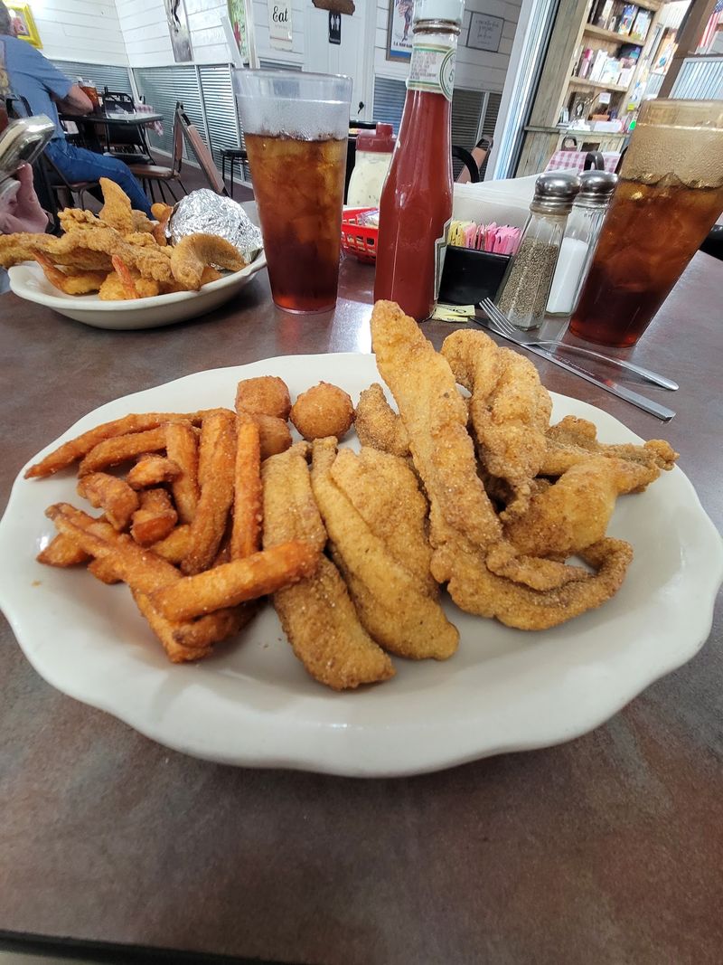 Walnut Grove Fish House, Walnut Grove, MS