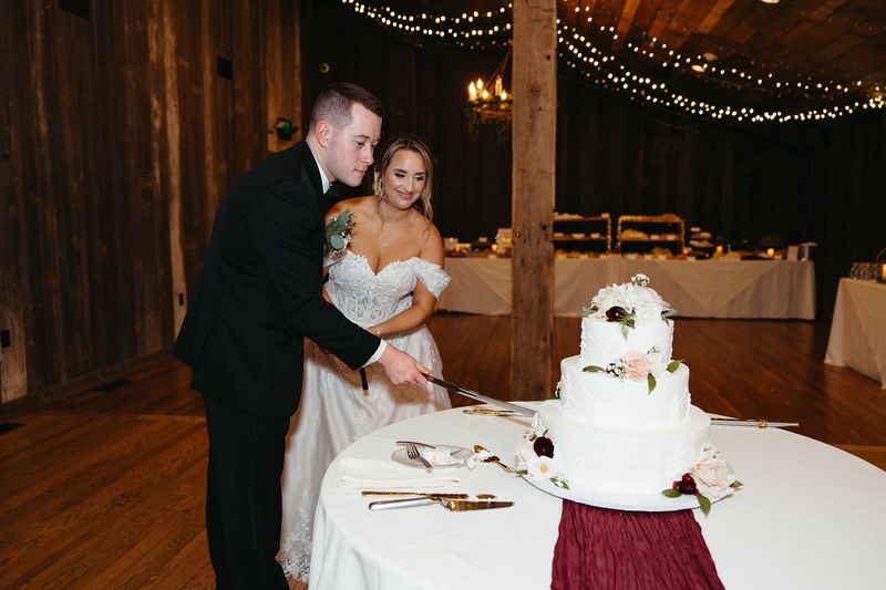 Wedding Cakes Built Around the Couple