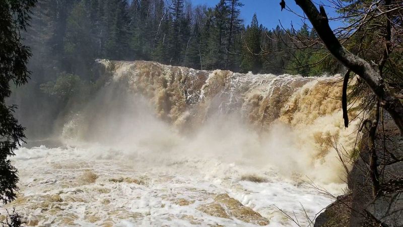 When High Water Turns It Into a Show