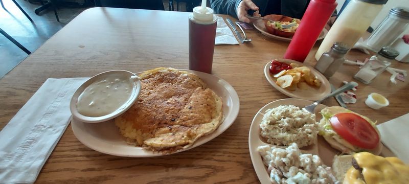Who This Little Diner Suits Best Who This Little Diner Suits Best