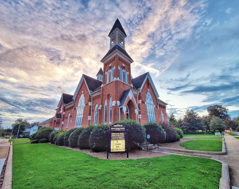 Why Abbeville Makes The Perfect Day Trip