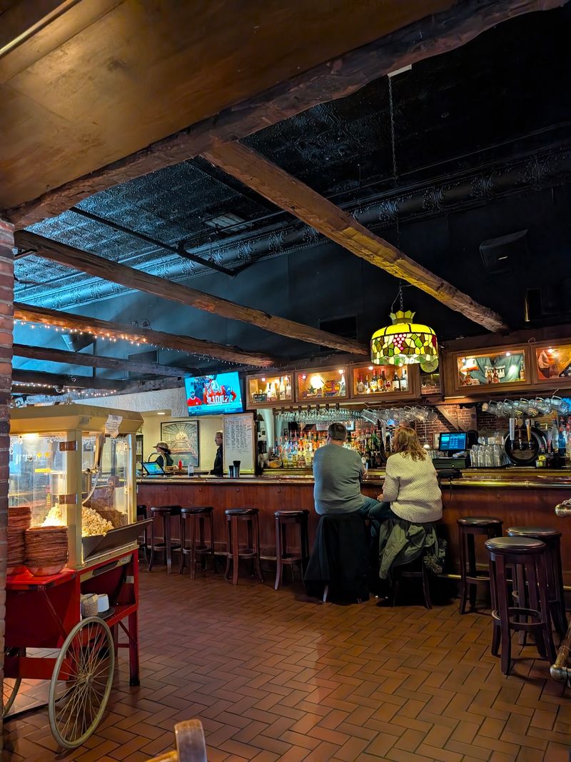 Why This Counter Keeps Its Regulars