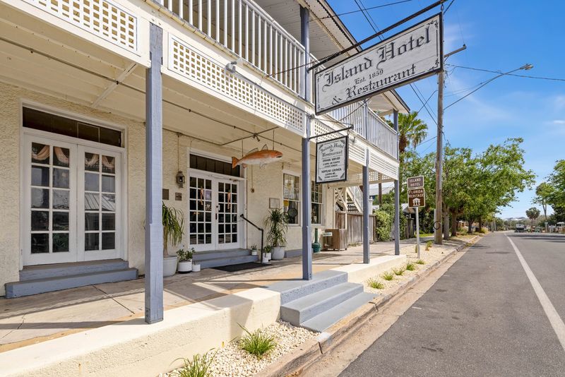 Why This Old Hotel Earns a Detour