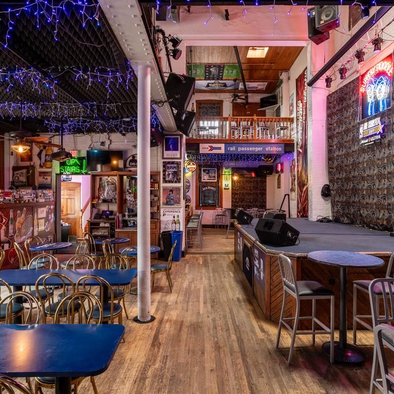 Why This Old Tavern Still Earns Its Reputation