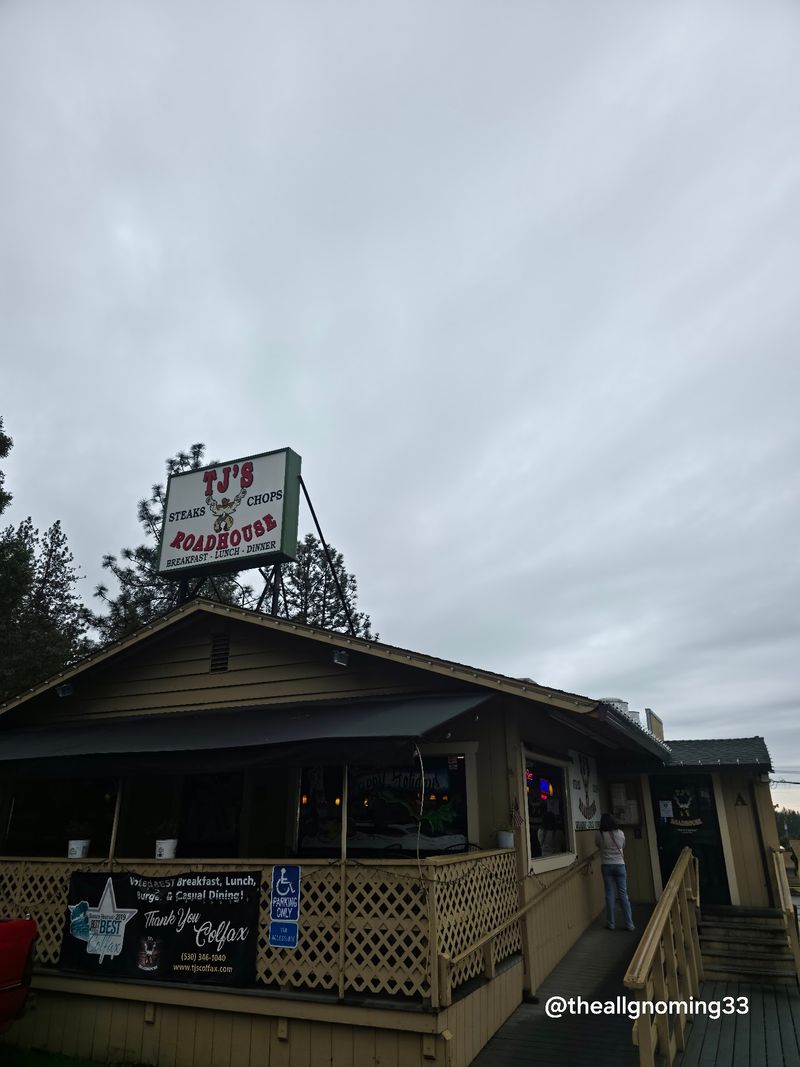 Why This Roadhouse Keeps Drivers Coming Back