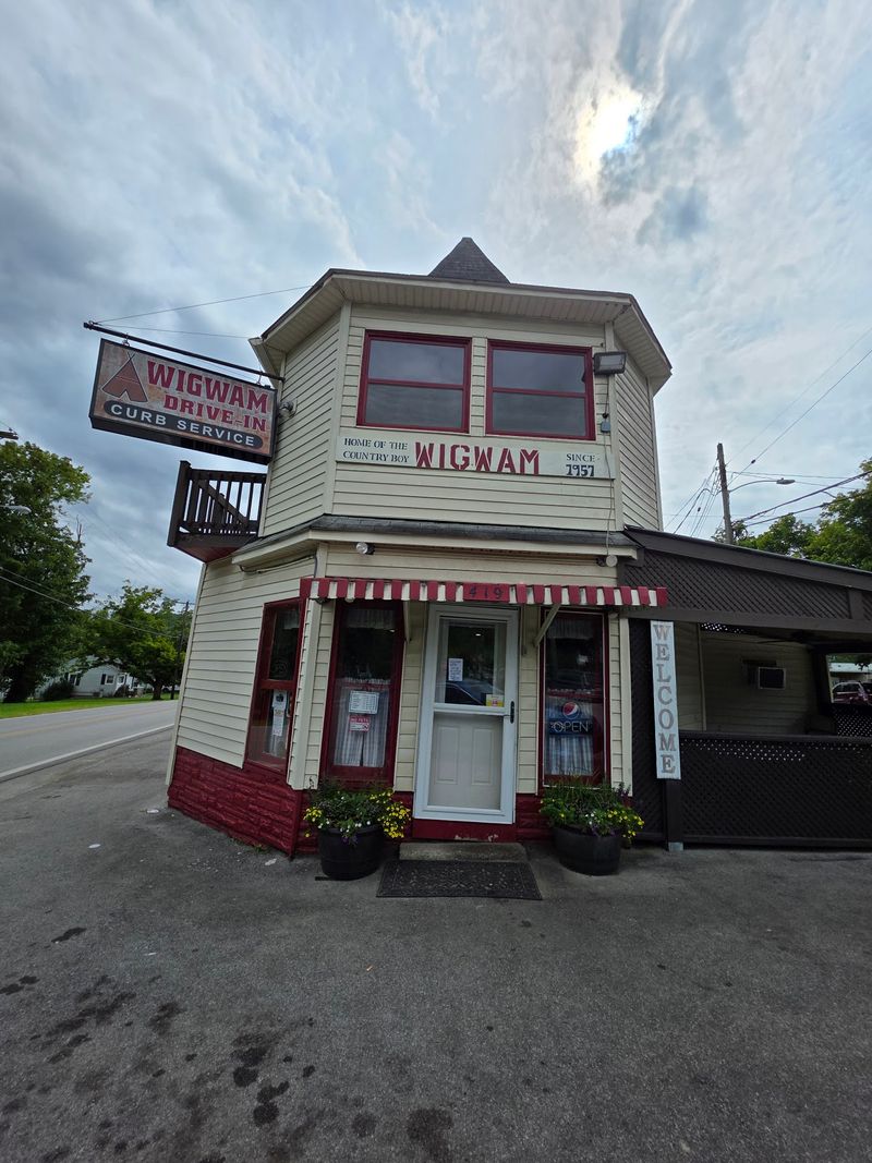 Wigwam Drive-In, Ravenna, KY