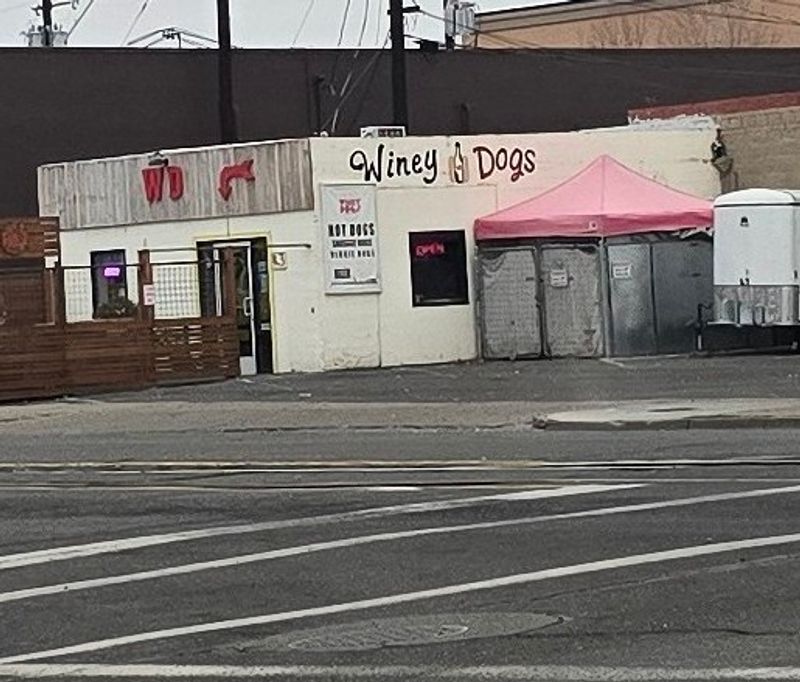 Winey Dogs, Yakima, WA