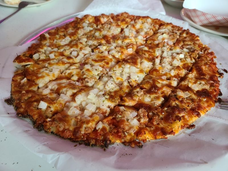 Worth the Trip for Thin-Crust Believers Worth the Trip for Thin-Crust Believers