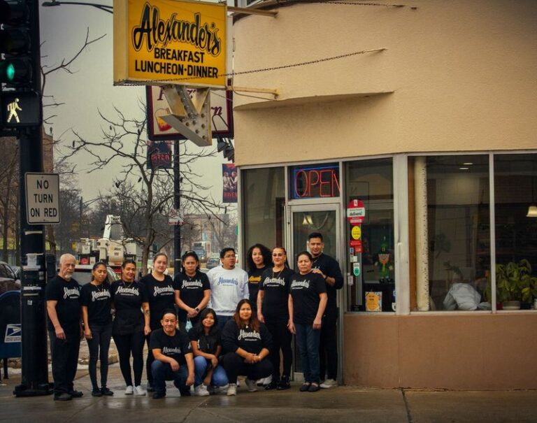 This Family-Run Chicago Diner Has Been Serving Cozy Comfort Food In Its Worn-In Corner Booths Since 1960
