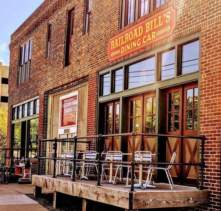 This Old-School Des Moines Diner Wrapped In Vintage Railroad Decor Is Worth The Drive For Breakfast