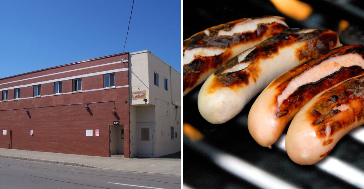 When Cold Weather Hits Rochester, Locals Head Straight For White Hots At This Stand