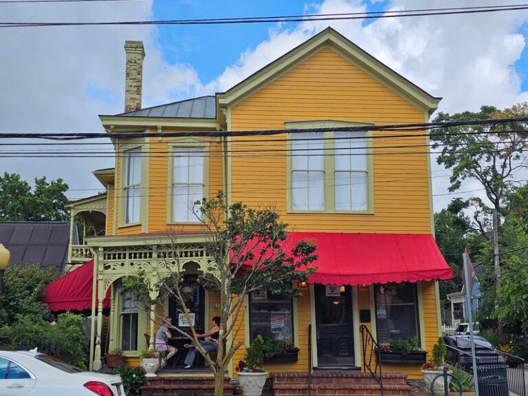 9 Kentucky Restaurants Where The Hot Brown Is Worth Driving Across The State For