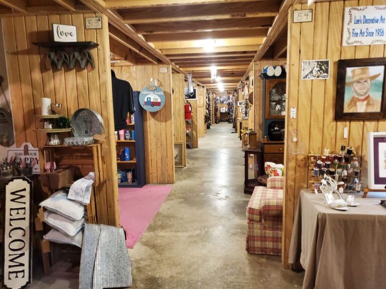 Give Yourself Hours To Get Lost Across Three Floors Of This Huge Alabama Antique Mall