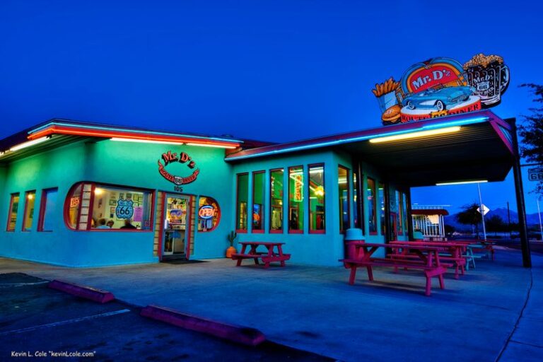 This Old Route 66 Diner In Arizona Still Serves Malts And Burgers To Neon-Lit Booths
