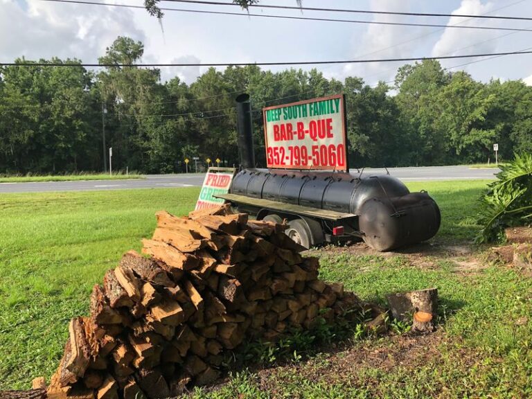 There’s A Rustic Roadside Pit In Rural Florida With A Giant Smoker Out Front That’s Worth The Drive