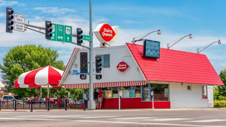 Swing By Before Winter Closes These 8 Minnesota Seasonal Ice Cream Stands For The Year