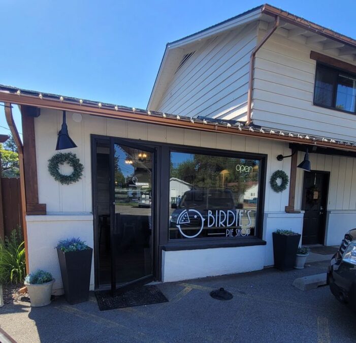 Idahoans Happily Make The Trip To This Beloved Post Falls Pie Shop For Its Made-From-Scratch Triple Berry Pie
