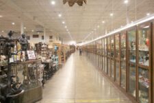 You Can Wander Miles Of Underground Rooms At This Enormous Missouri Antique Mall