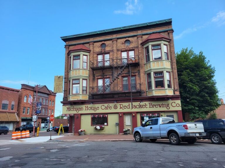 Order A Pint And A Cornish Pasty At This Historic Calumet Pub Deep In Copper Country