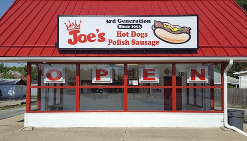 9 Illinois Hot Dog Joints That Still Heap On the Chili and Onions Like Always