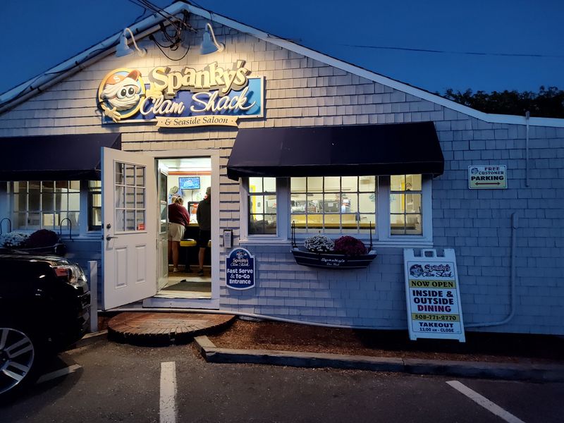 These 7 Massachusetts Clam Shacks Serve Fried Scallops Sweet Enough To Order By The Pint