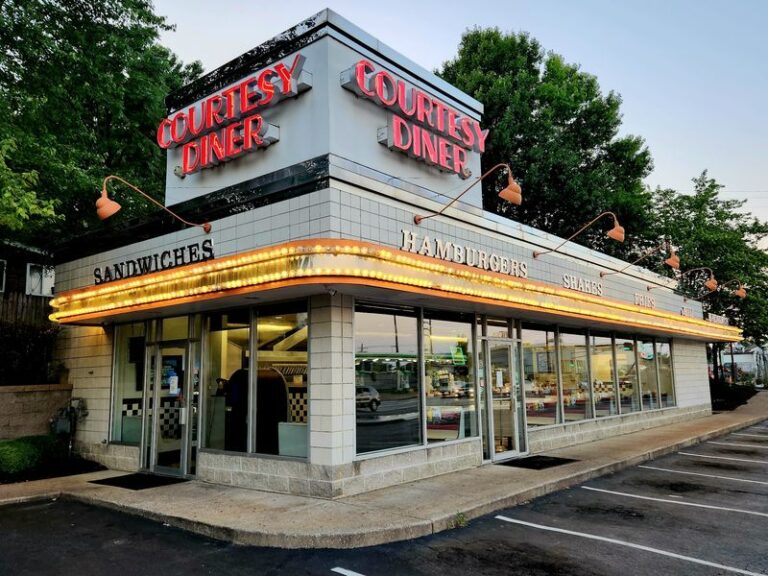 Order The Slinger At This All-Night St. Louis Griddle Where The Regulars Never Leave