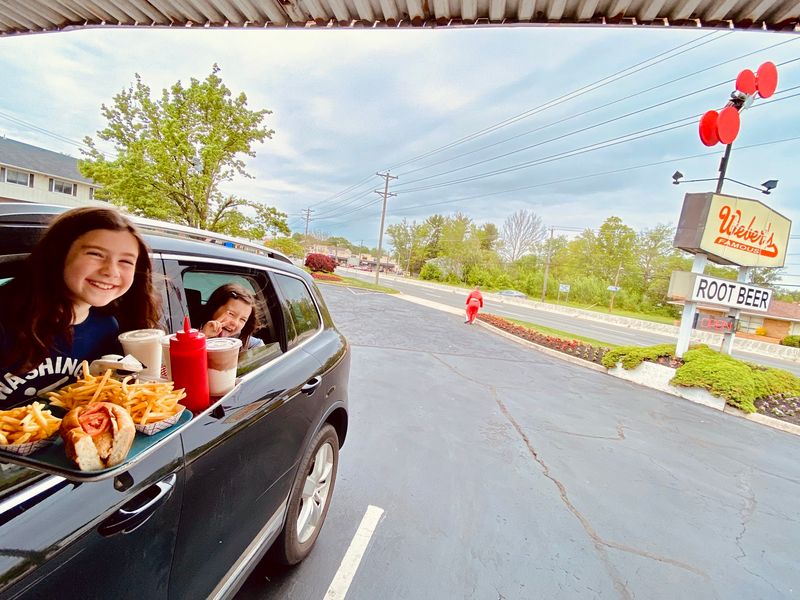 Seven New Jersey Drive-Ins Still Bring Burgers And Shakes Right To Your Car Window