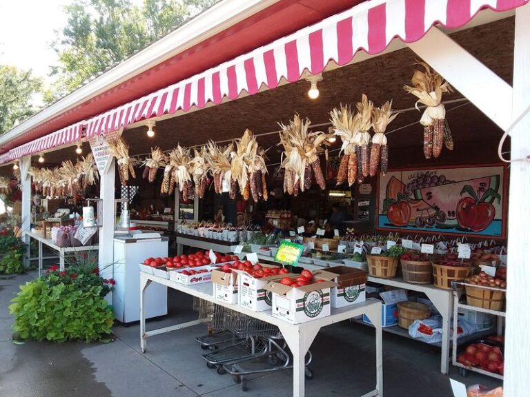 These 8 Ohio Farmers Markets Overflow With Sweet Corn And Homegrown Tomatoes Right Now