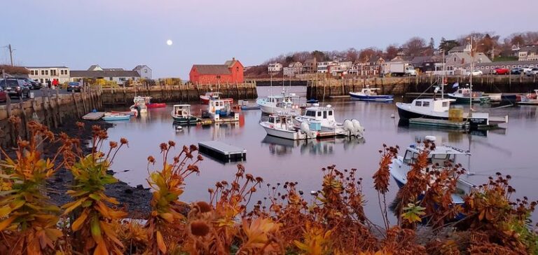 This Charming Massachusetts Town Is The Perfect Destination For A Relaxing Day Trip