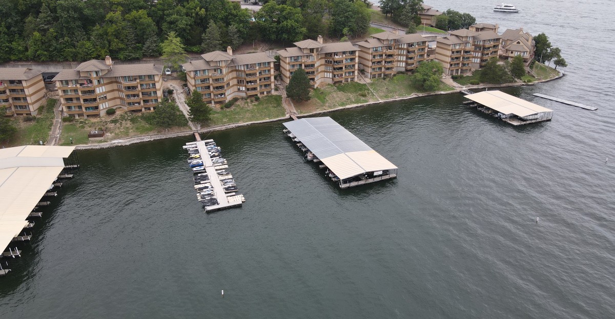 This Quiet Missouri Lake Draws Retirees Who Fish The Mornings And Golf The Afternoons
