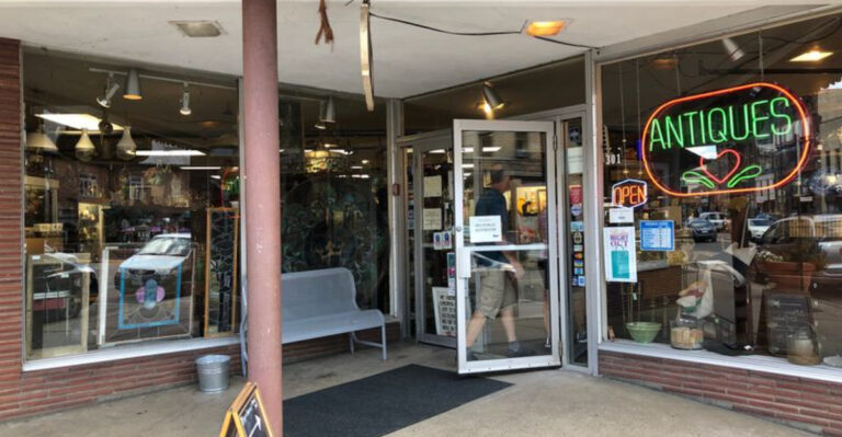 With Antique Shops Along Its Historic Main Street, This Tiny Minnesota River Town Is An Easy, Relaxing Day Trip