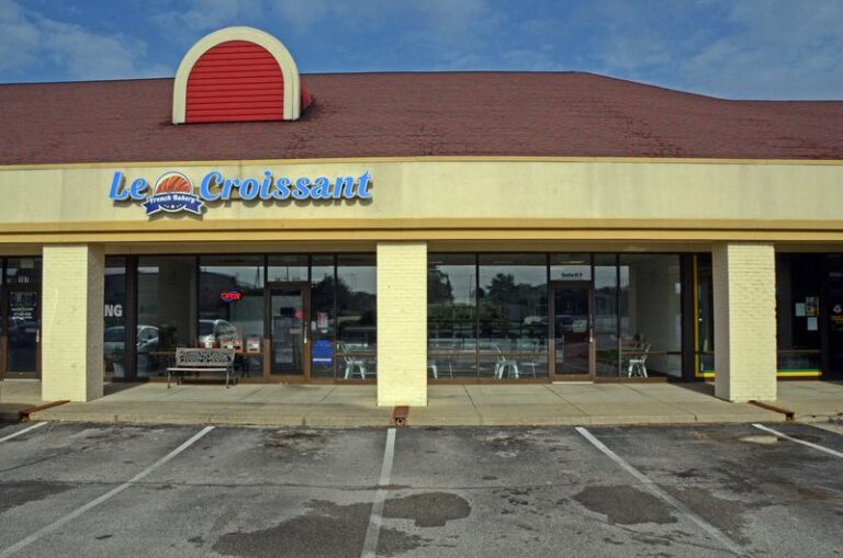 These 8 Indiana Bakeries Still Fill Their Cream Puffs Or Eclairs Fresh Every Morning