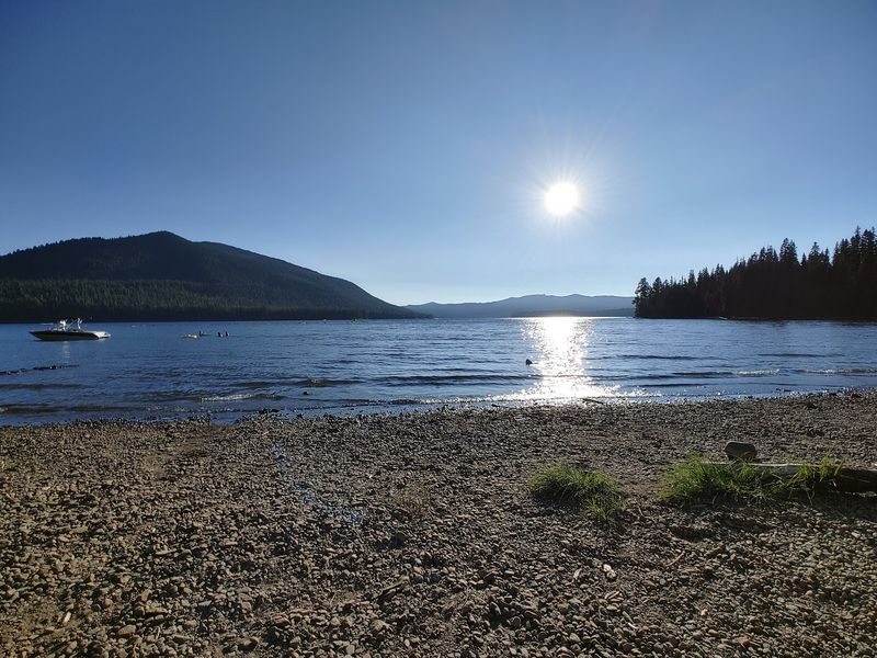 Seven Oregon Lakes Where You Can Rent A Boat And Paddle All Afternoon