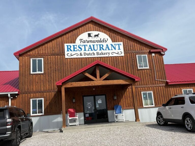 Just Off I-65 In Horse Cave, This Little Amish Bakery Makes Cinnamon Rolls Kentucky Travelers Stop For