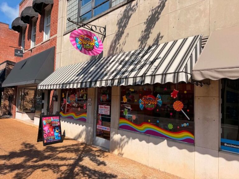Order The Famous Fried Pies At This Longtime Diner In Downtown Athens, Tennessee