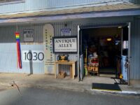 This Packed Multi-Dealer Hawaii Antique Shop Hides Narrow Aisles Of Hawaiiana And Vintage Treasures