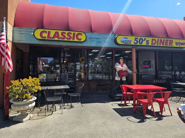 This Cozy Little California Diner Plays Golden Oldies While Serving All-Day Breakfast In A 1950s Setting That Feels Like Another Era