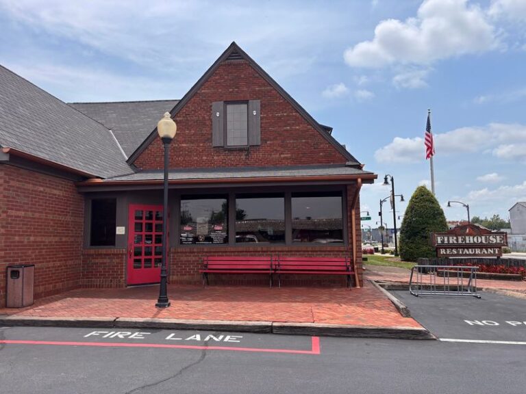 This Retro Diner In Johnson City Still Serves Breakfast Like It’s 1955