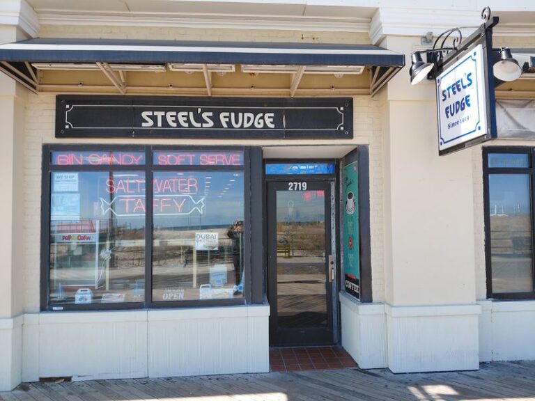 These 8 New Jersey Boardwalk Fudge Shops Pull Saltwater Taffy The Way They Always Have