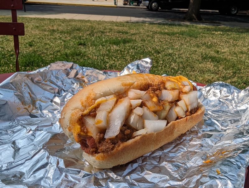 These 9 Arizona Hot Dog Stands Still Pile On Chili And Toppings The Old-Fashioned Way