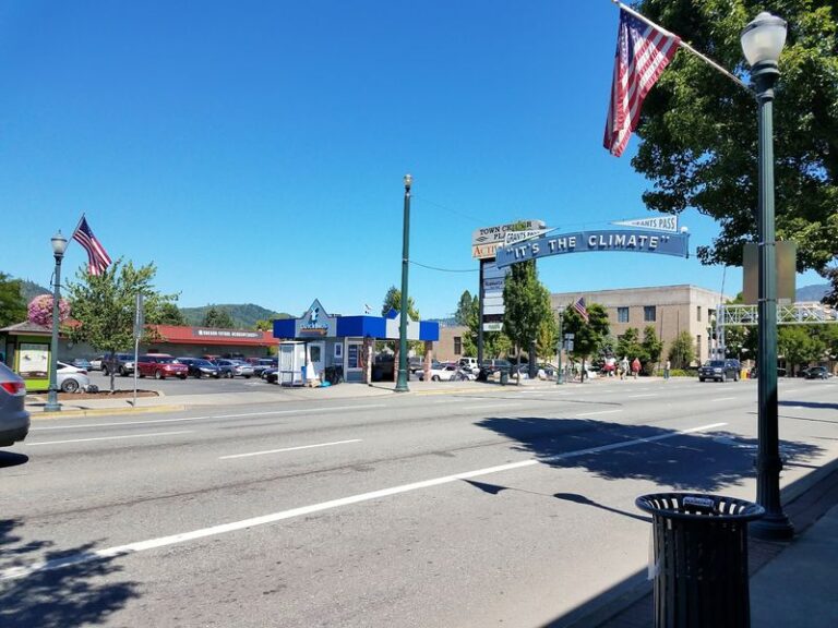 Retirees Are Settling Into This Affordable Southern Oregon Valley Town For Its Mild Winters