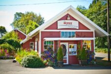 Bring Your Appetite To This Long Beach Chowder House Serving Razor Clams By The Bay