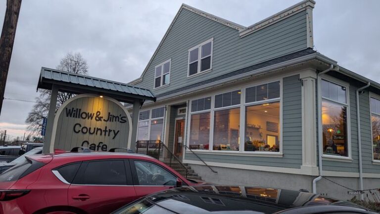 This Charming Small-Town Washington Cafe Serves Homestyle Breakfast Worth Pulling Off The Highway For