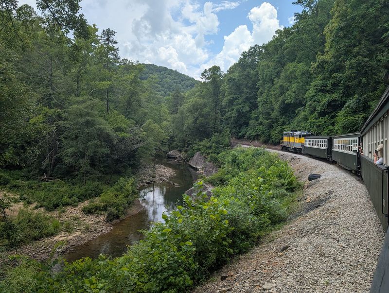 This Restored Kentucky Depot Now Runs Scenic Train Rides Through The River Gorge