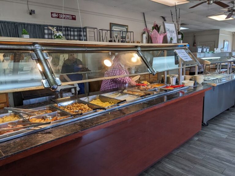 Folks Drive Hours For The Meat-And-Three Buffet And Peach Cobbler At This Old-Fashioned Tennessee Diner