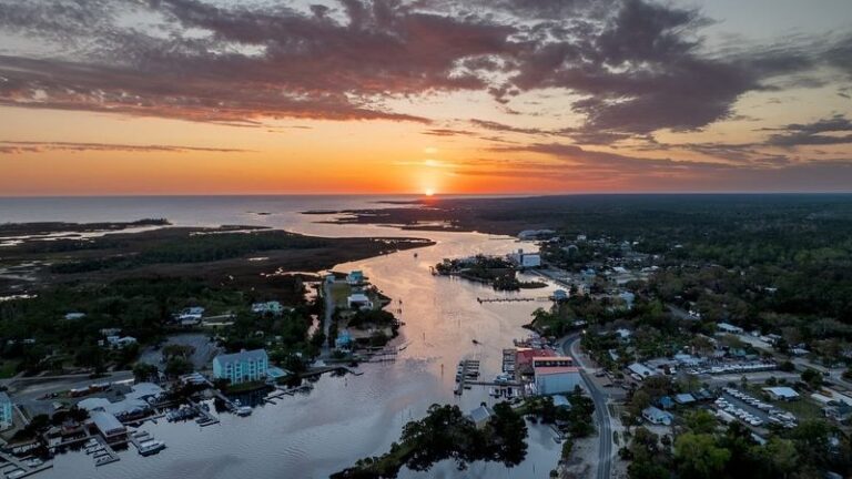 Locals Pack This Steinhatchee River Spot For Fresh Gulf Scallops In Season